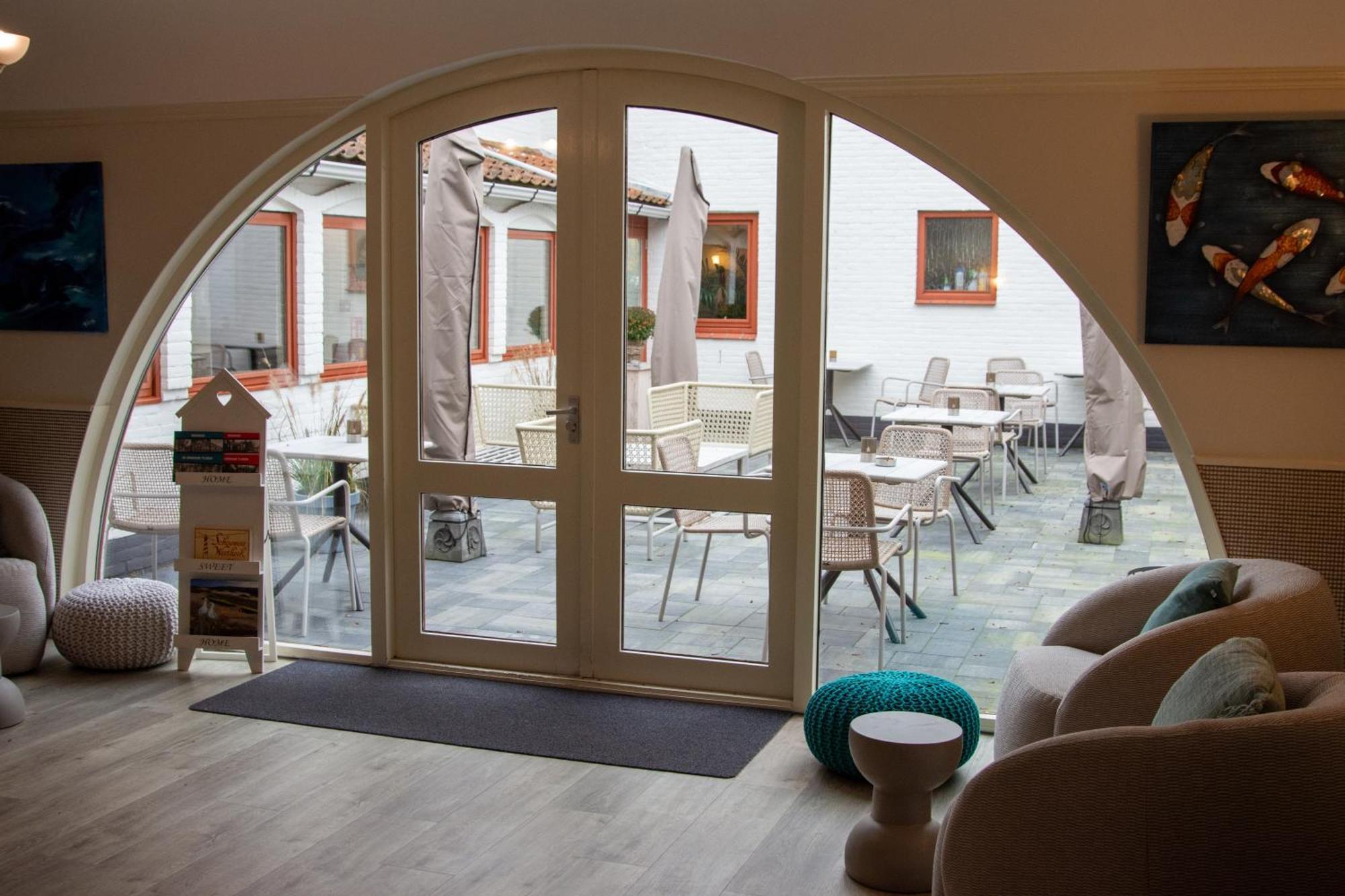 Strandhotel De Logerij Renesse Bagian luar foto