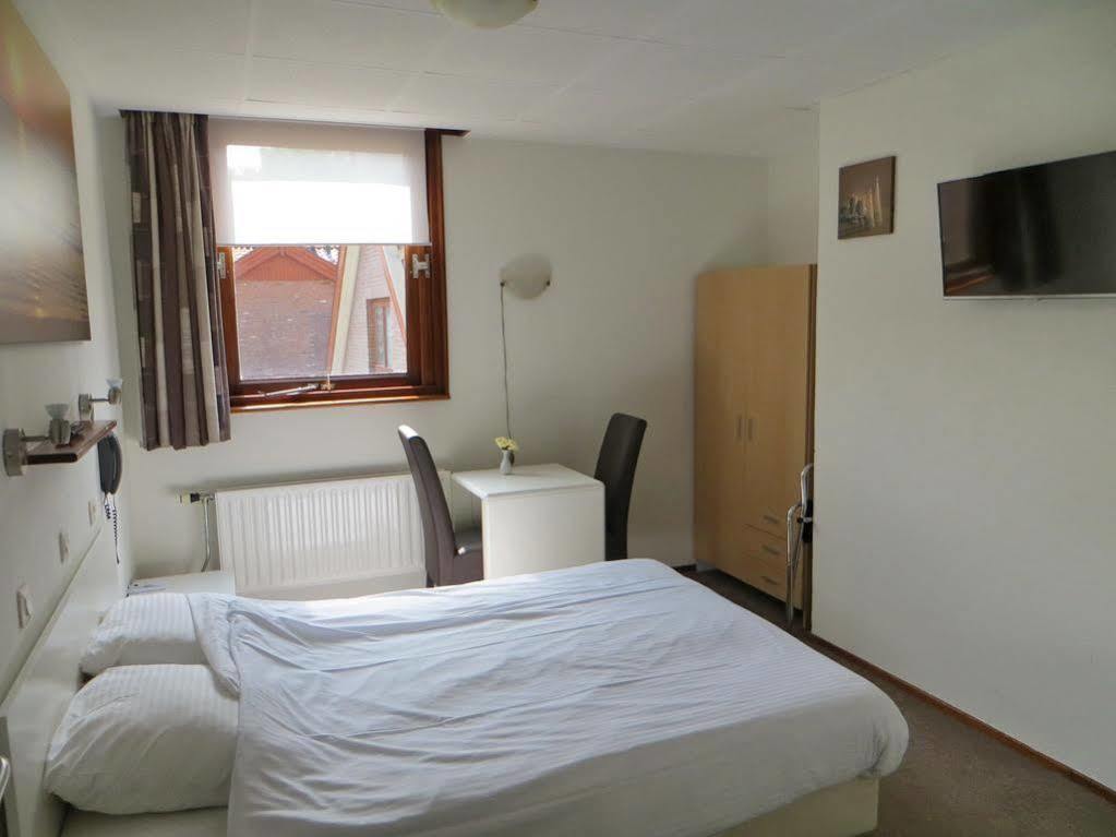 Strandhotel De Logerij Renesse Bagian luar foto